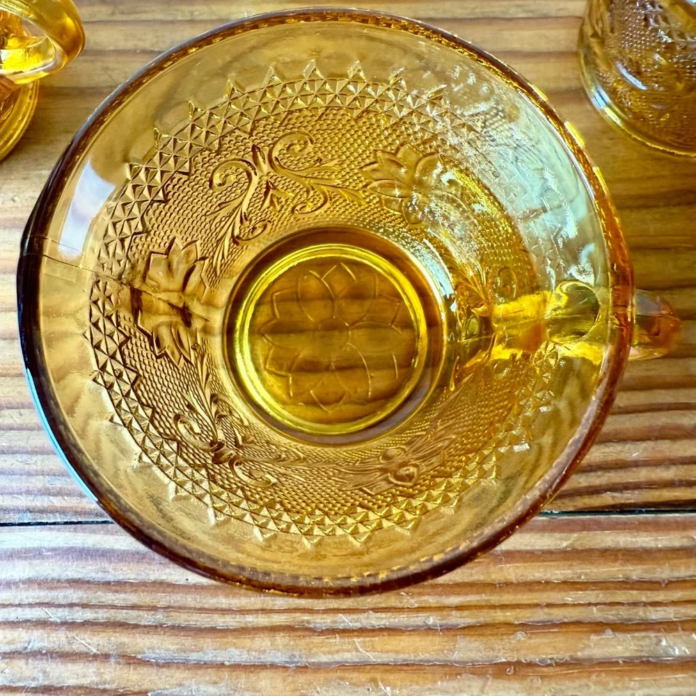 Tiara Sandwich Amber Pressed Glass Cups – Set of 4 - Picture 4 of 9